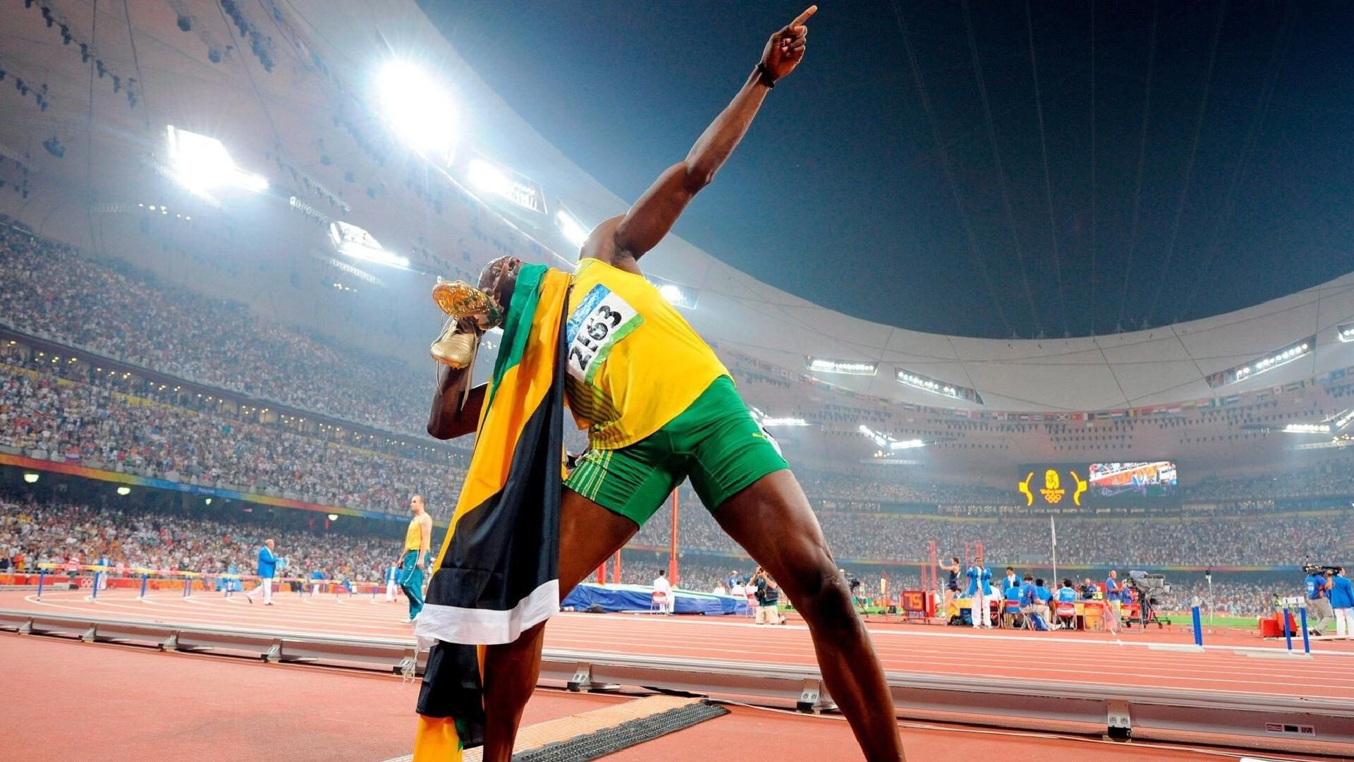 “马科斯·莫奇的精准防守与强硬风格，成就美洲狮队的防守基础”