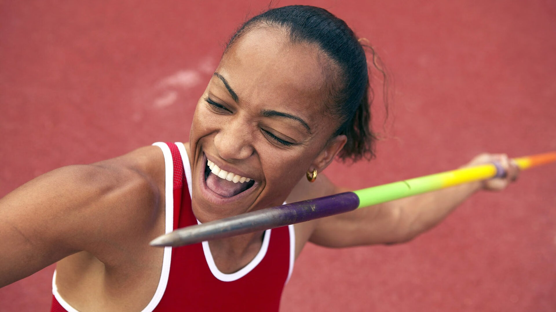 场地情况变化频繁队伍赛前适应训练安排更加灵活，比赛场地怎么形容